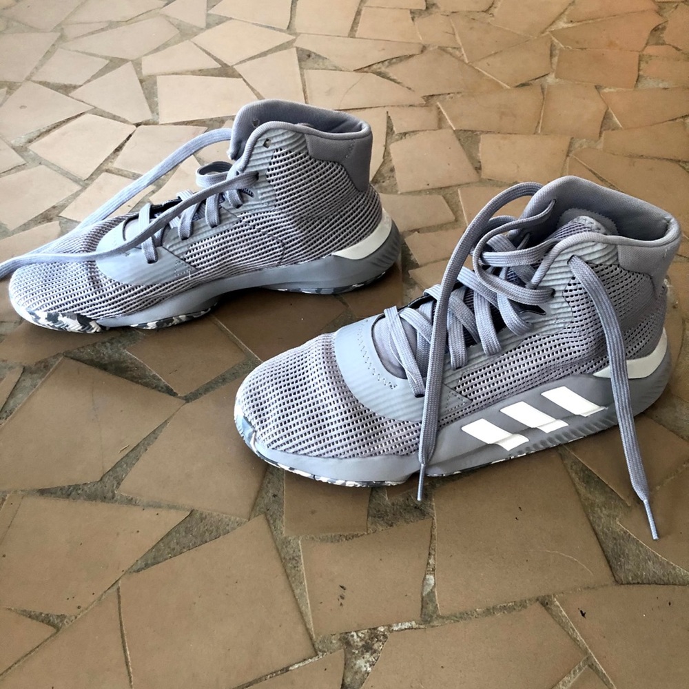 Adidas Bounce basketball shoes